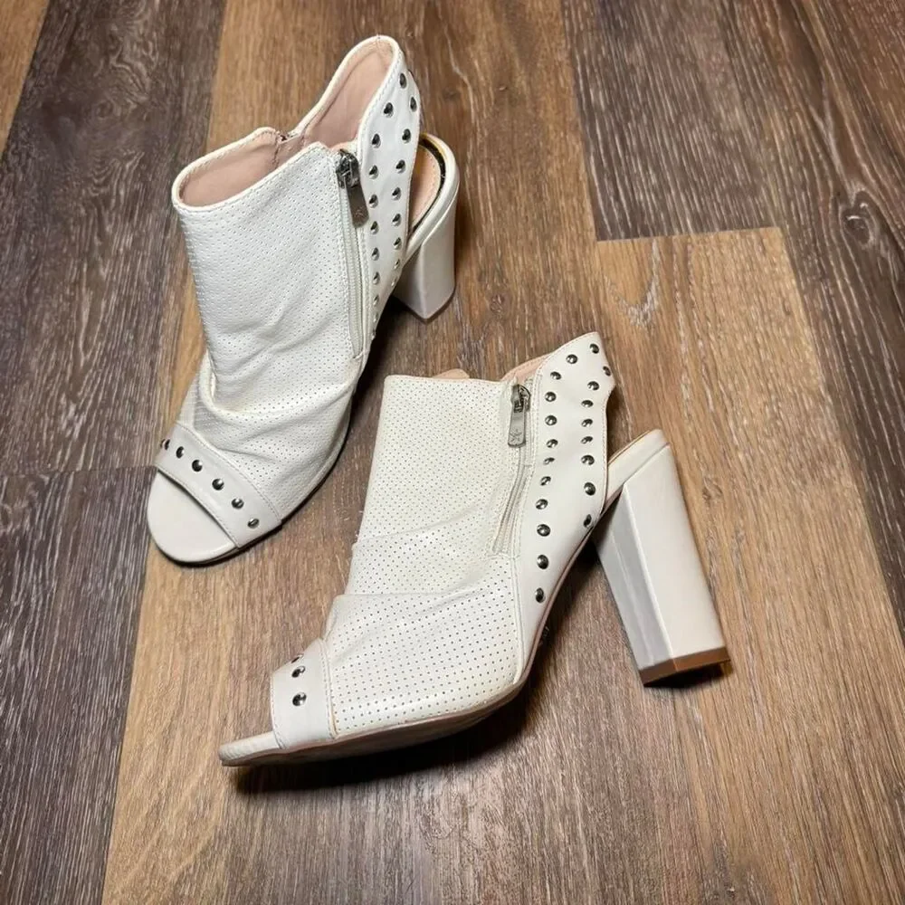 Primadonna Women's White Boots